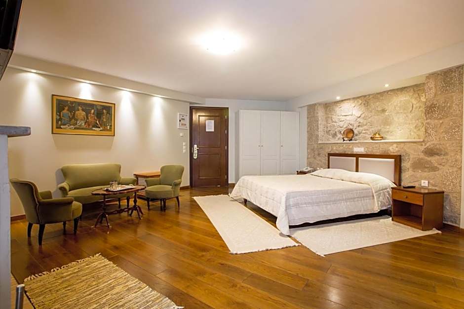 Ellinon Thea Arachova