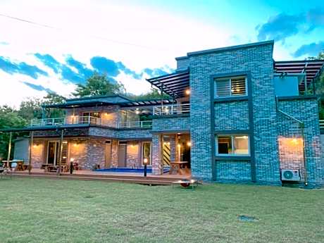 Hwacheon Yeoungwoong-ine Pension