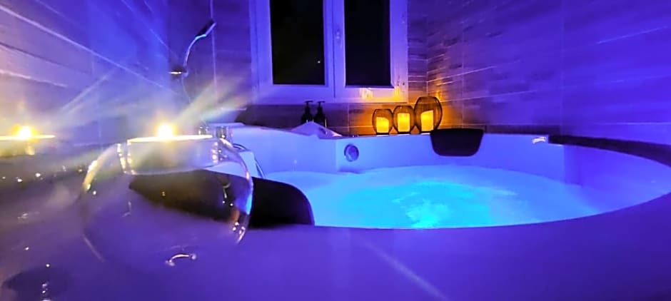 A l'Orée des pins - Gite et spa de 30 m2- Options Home Cinéma, Romantique