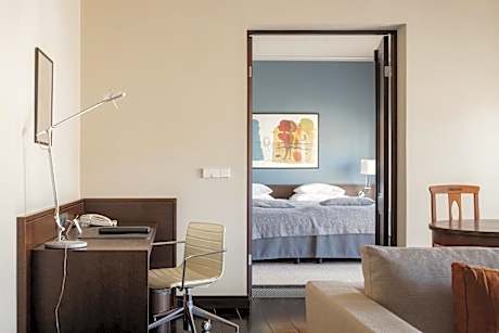 Apartment Suite with Kitchenette