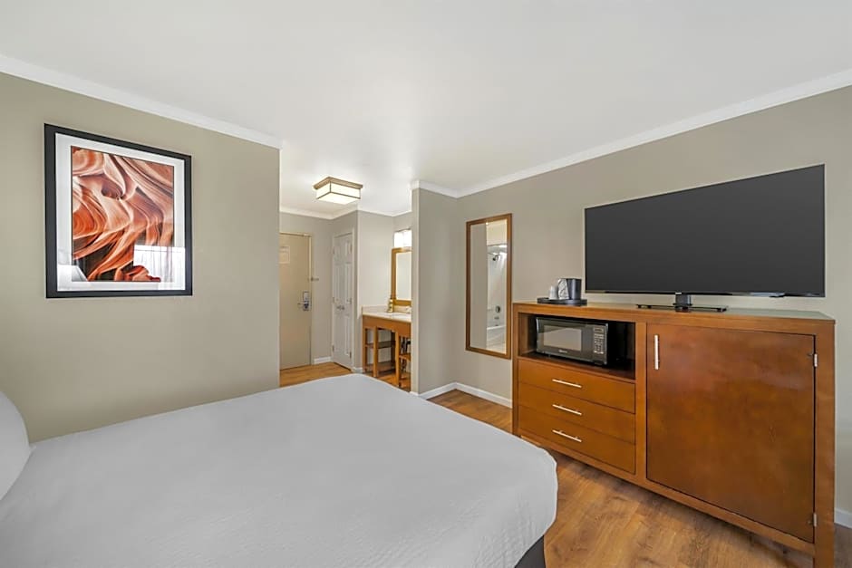 Best Western Plus Northwoods Inn
