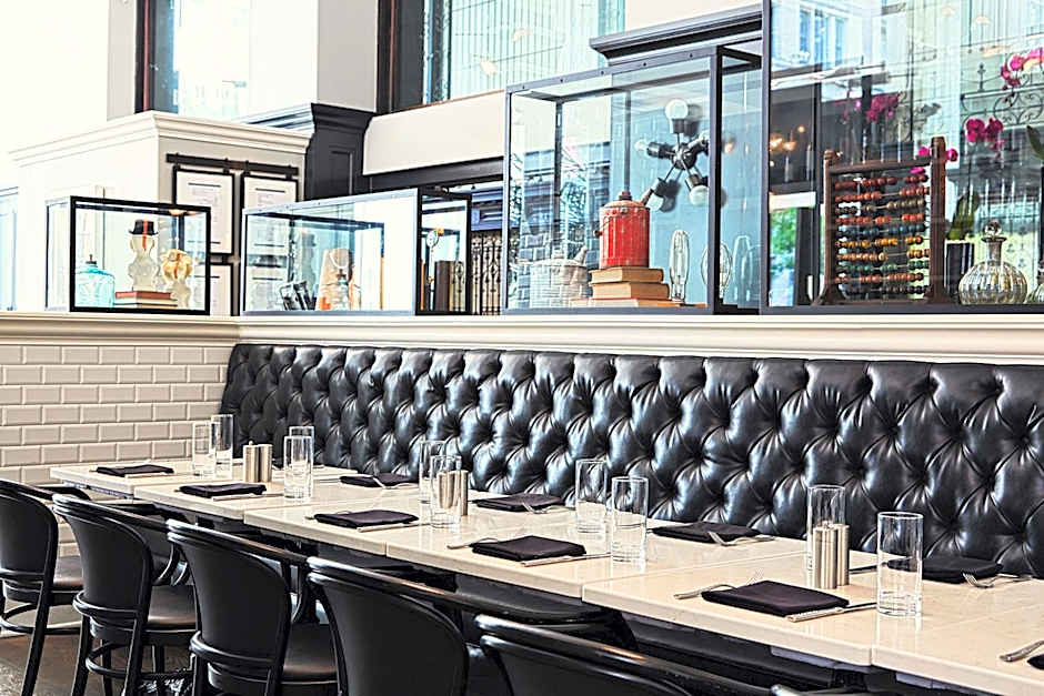 Staypineapple, An Iconic Hotel, The Loop