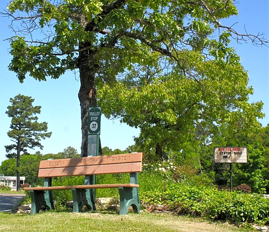 Passion Play Road Inn - Formerly Statue Road Inn