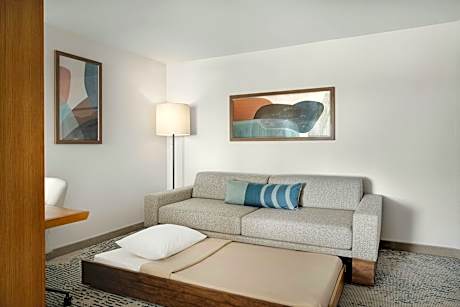 Suite, Multiple Beds (2 Queen Beds and 1 Double Sofa Bed)