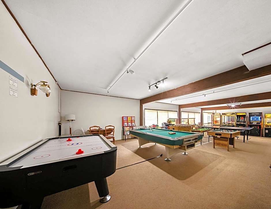 Evergreen Valley Inn