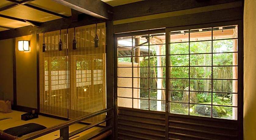 Yufuin Kutsurogi No Yado Nanakawa