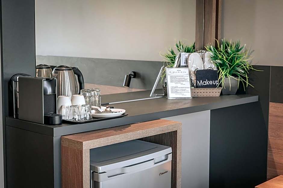 Elizabeth Queen Luxury Rooms