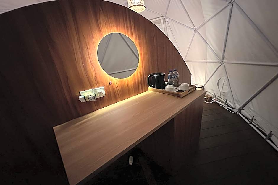 Glamping @ Pebbles & Fins