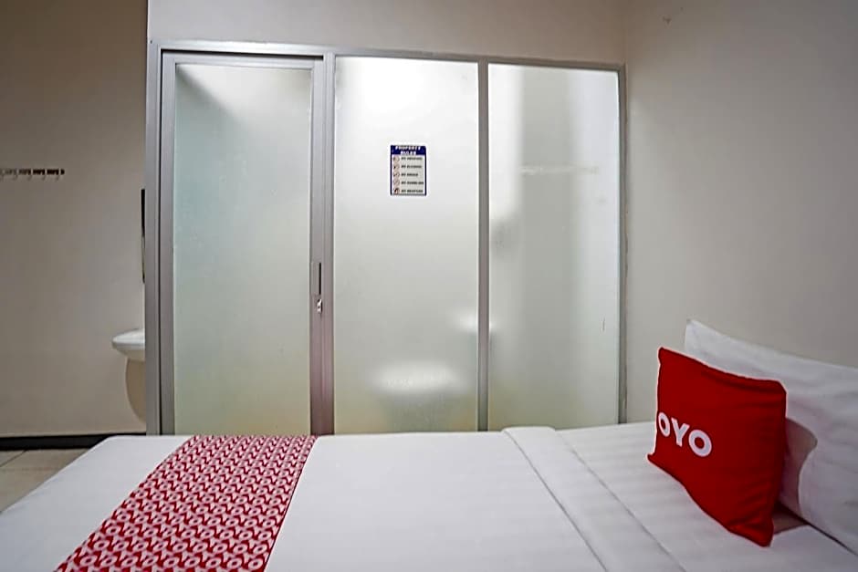 OYO Flagship 90890 Bratang Gede Residence