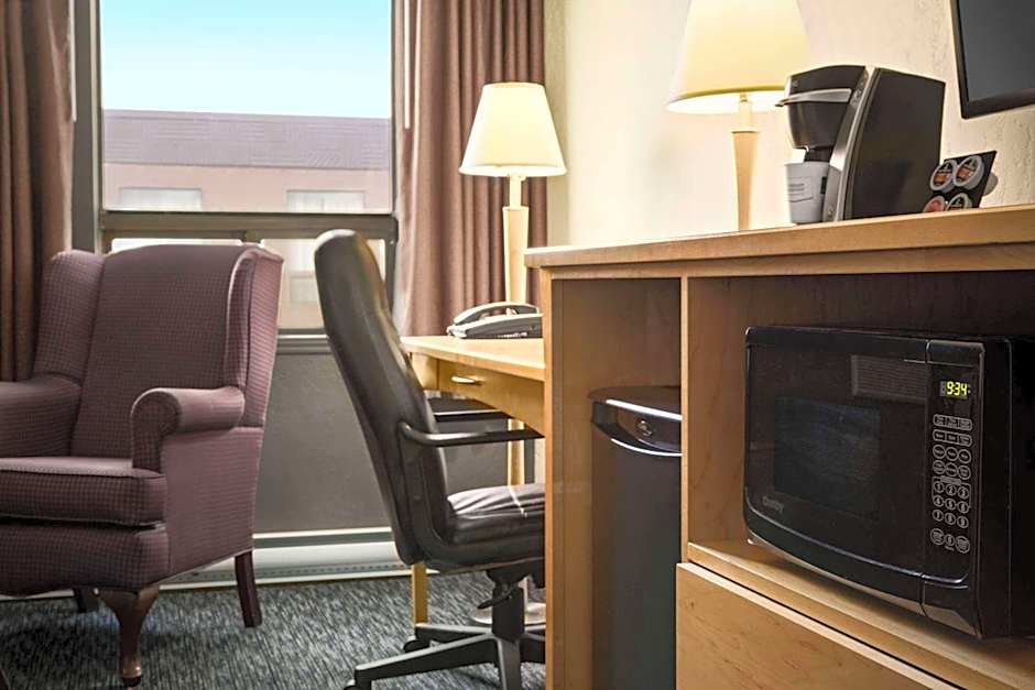 Travelodge by Wyndham Edmonton West