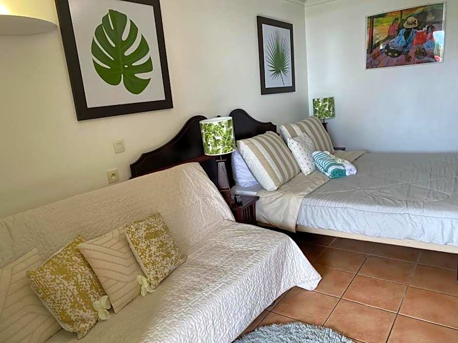 Au beau village studio rez de jardin