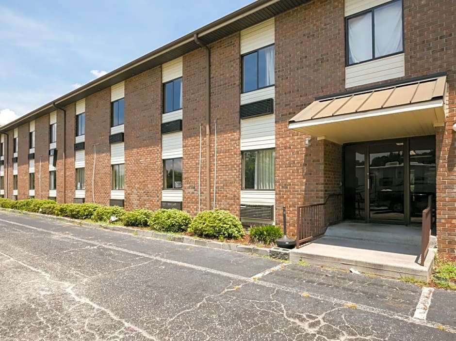 Raceway Inn Darlington By OYO