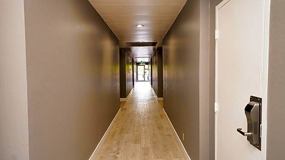 SeaSide Inn & Suites