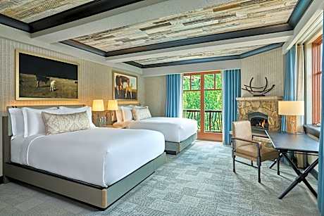 2 Bedroom Residential Suite, Bedroom 1: 1 King, Bedroom 2: 2 Queen, Sofa Bed, Mountain View
