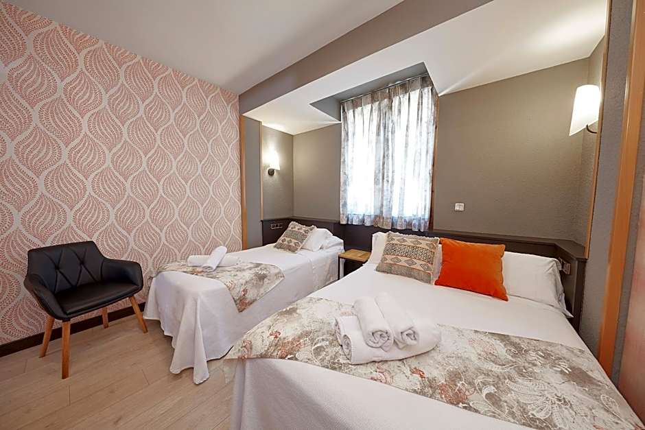Photo 1 of 4 of Triple Room (2 Adults + 1 Child)