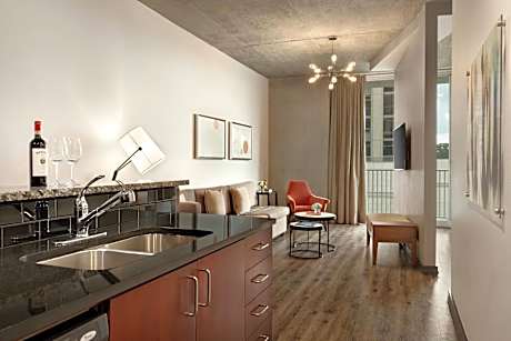 One-Bedroom Queen Suite