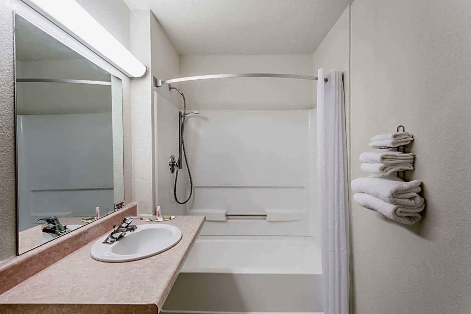 Super 8 Phoenix Metro North – Phoenix, AZ