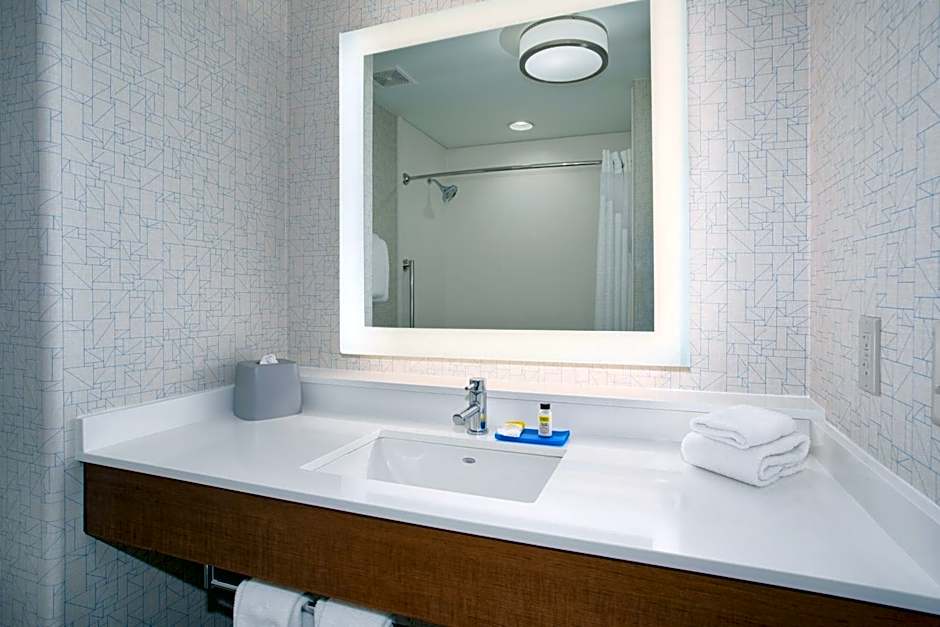 Holiday Inn Express & Suites Phoenix - Glendale Sports Dist By IHG