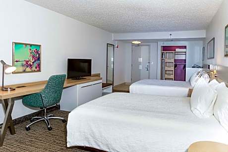 2 QUEEN MOBILITY/HEARING ACCESSIBLE RI SHWR