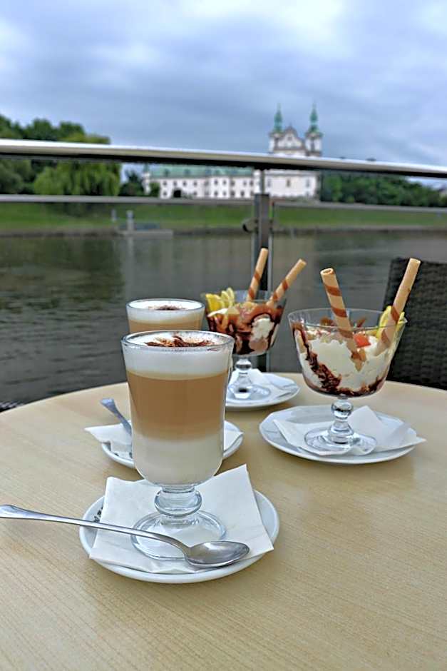 The Boat - Hostel&Chill