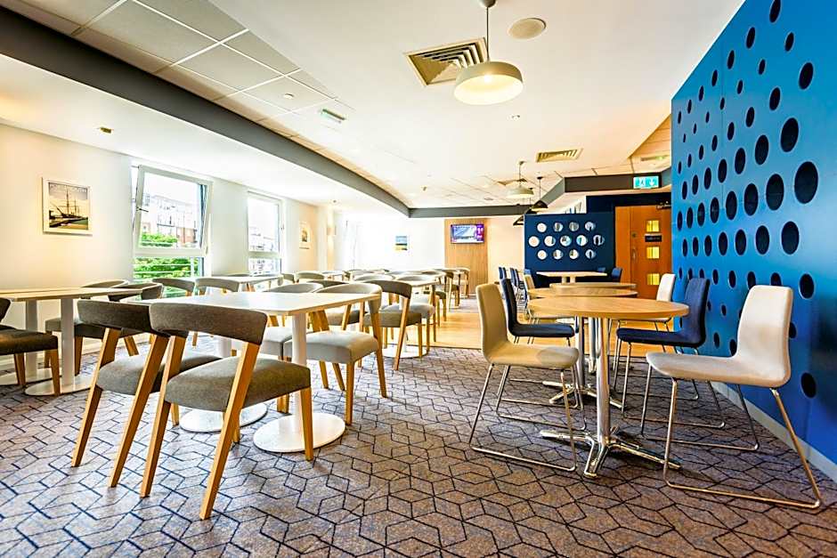 Holiday Inn Express Portsmouth Gunwharf Quays By IHG