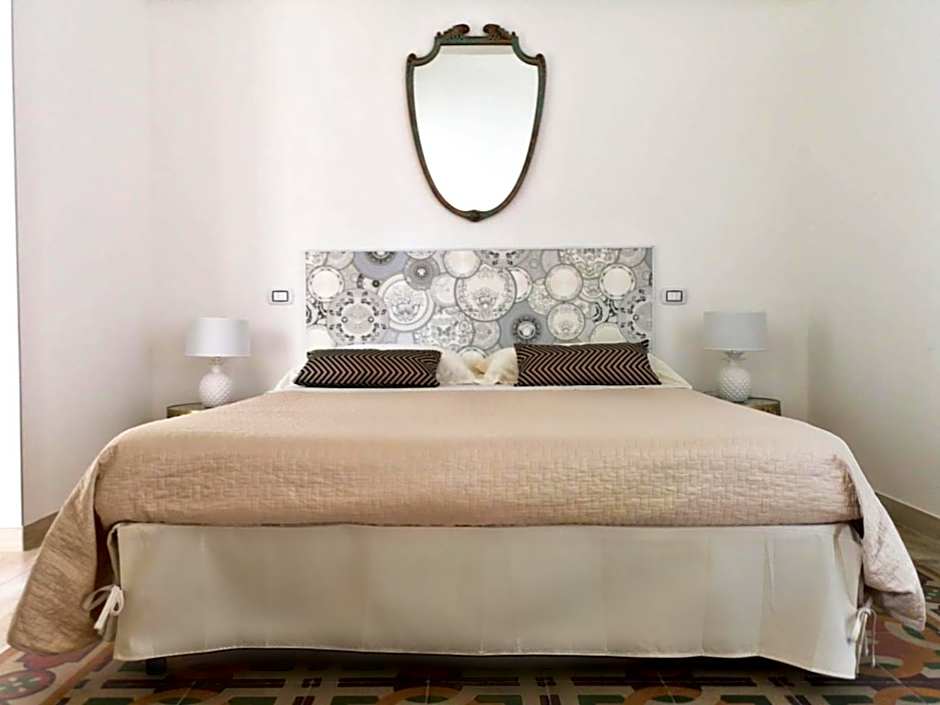 Eccelsoleccese Boutique B&B - steps from the Historic Center