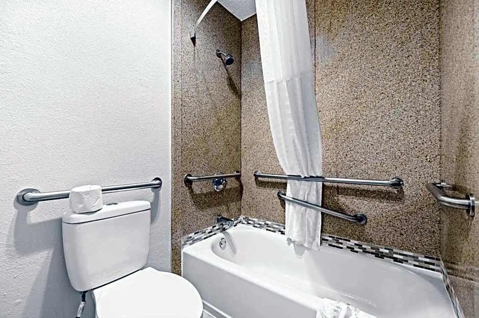 Quality Inn Plainview