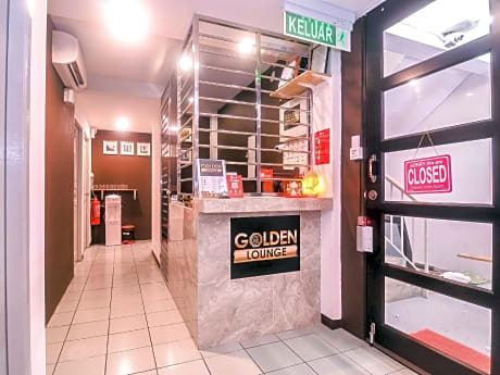 OYO 89465 Golden Lounge