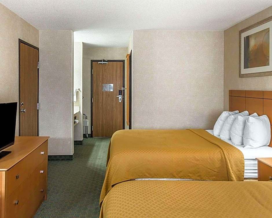 Quality Inn at Collins Road - Cedar Rapids