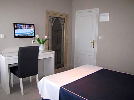 Single Room with Double Bed