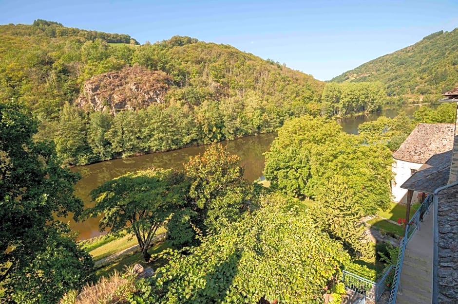 Le Manoir des Pélies Gîte et Chambres d'hôtes de charme à 7kms de Conques Spa, Piscine, Rivière, Thermes de Cransac