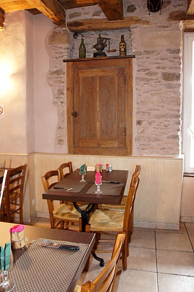 Hôtel Les Tilleuls de Pareloup à Salles-Curan