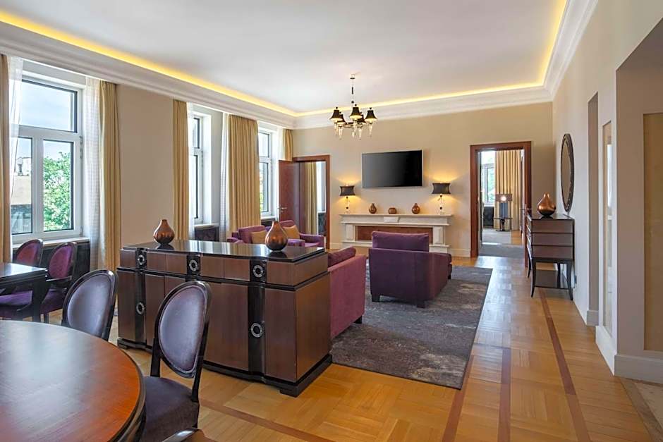 Grand Hotel Vilnius, Curio Collection by Hilton