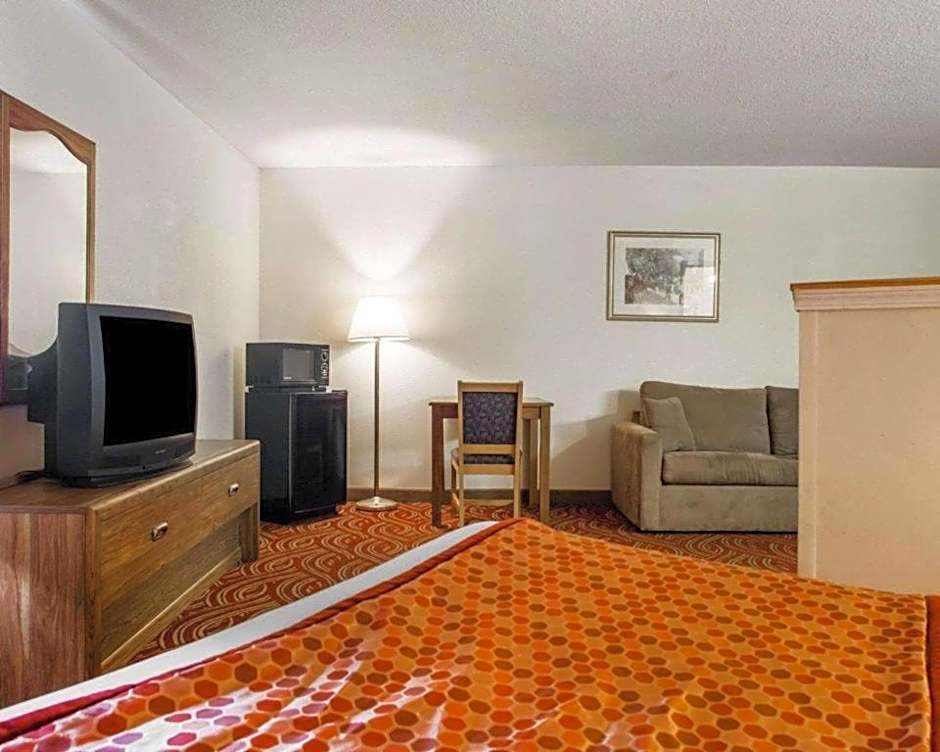 Econo Lodge Inn & Suites Stevens Point