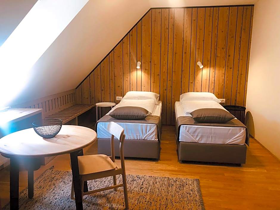 Na Vasi restavracija in prenočišča