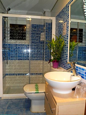 QUADRUPLE ROOM (4 ADULTS)