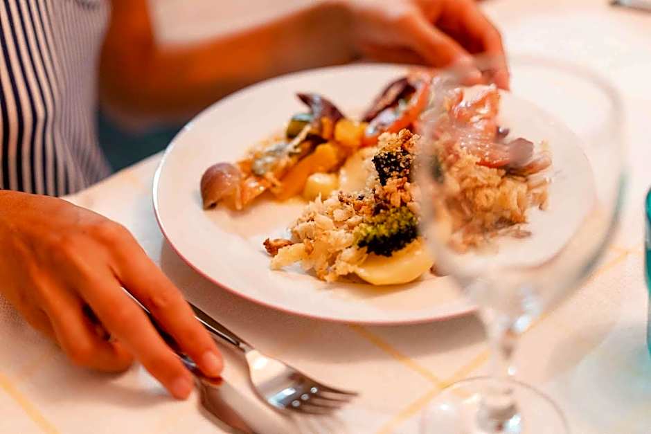 SALT LIPS - Azores Surf Experience