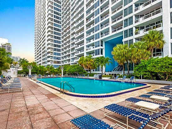 Bay Overlooking Condo with Balcony