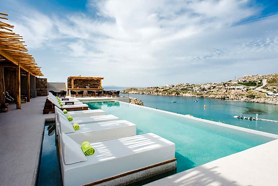 Super Paradise Hotel