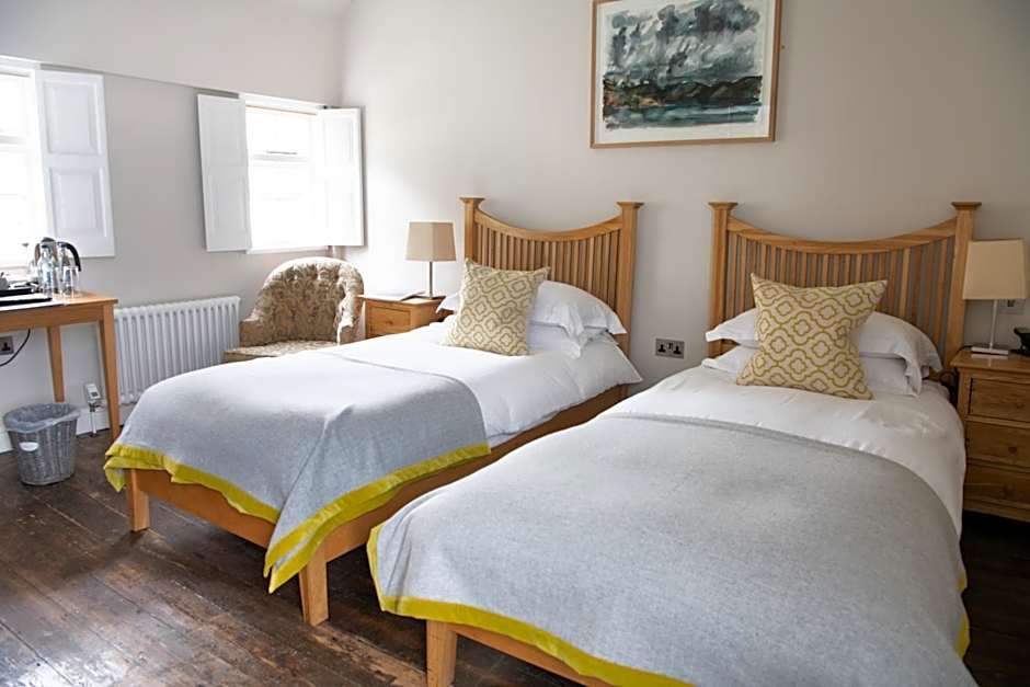 Wheelwrights Arms Country Inn & Pub