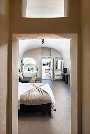 Honeymoon Suite with Jacuzzi and Caldera View