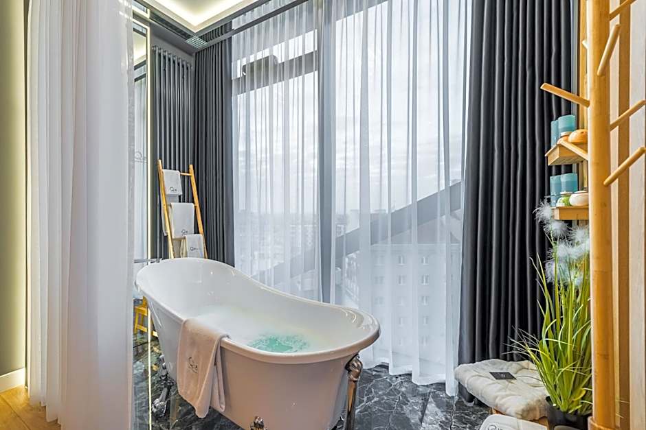 Q18 ApartHotel