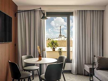 Superior Suite, One Double Bed, View of Eiffel To wer