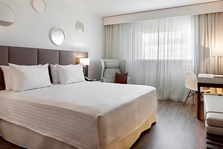 Standard ROH Group Room, Guest room, King or Twin