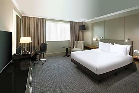 Standard Queen Room with River View - Disability Access