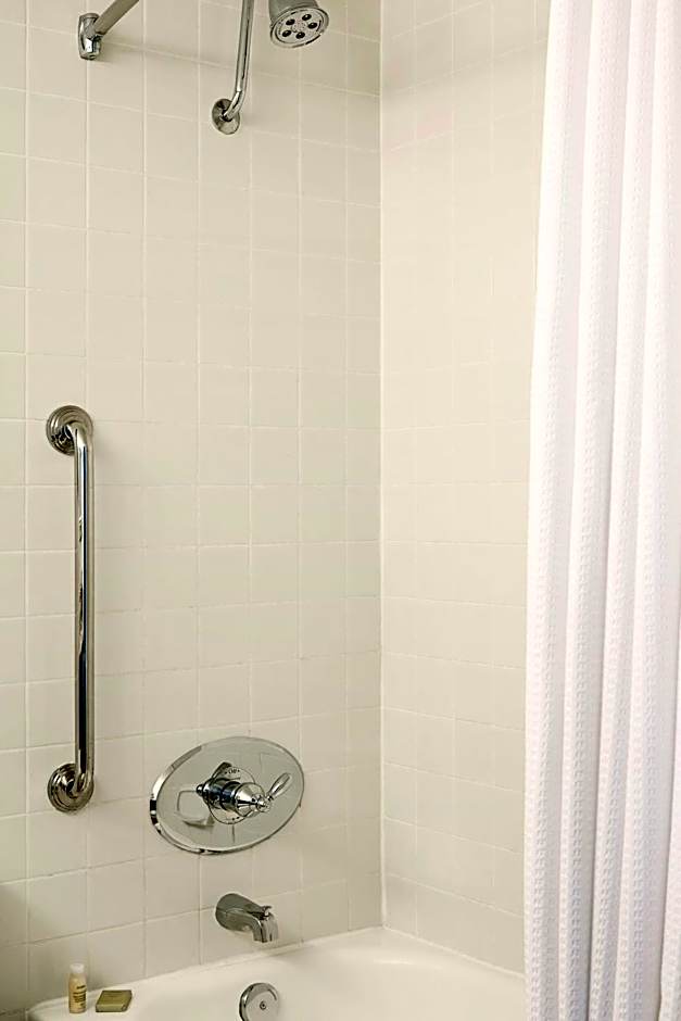 Renaissance by Marriott Newark Airport Hotel