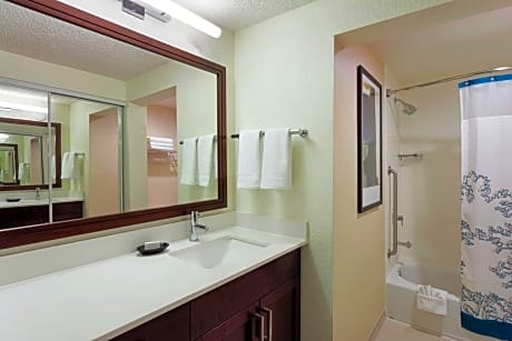 Suite, 2 Bedrooms (2 Double Beds)