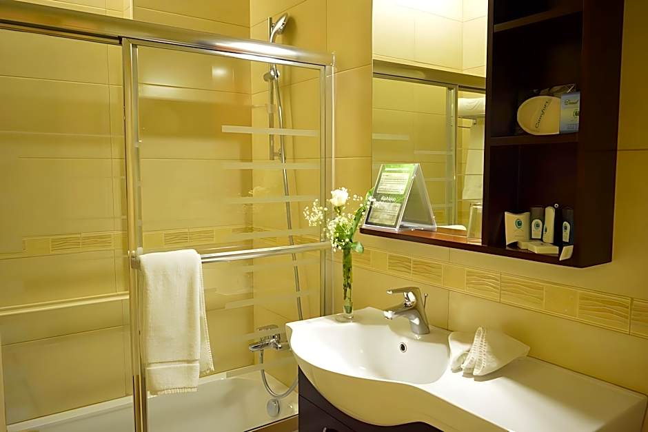 Comfort Hotel Suites