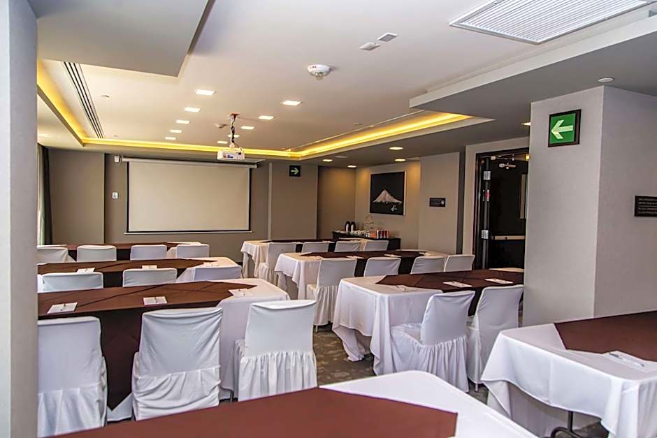 Hampton Inn & Suites By Hilton Puebla