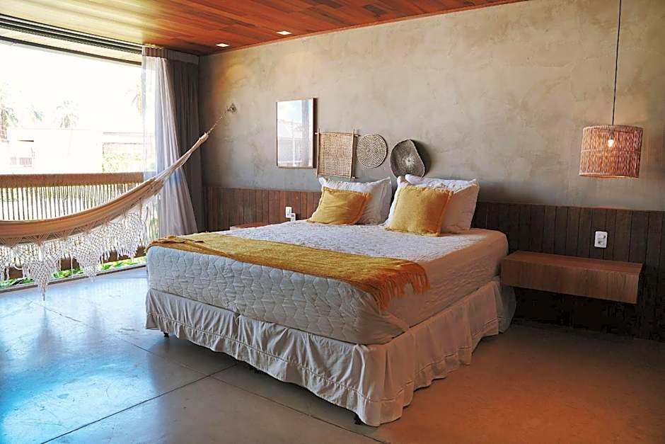 Casa com piscina aquecida, cozinheira, 30m do mar